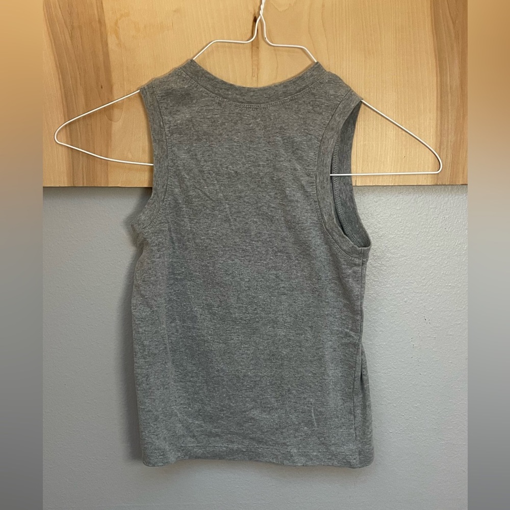 grey tank top